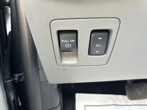 Used 2018 Ford F150 XLT w/ Equipment Group 302A Luxury AWD/4WD image 38