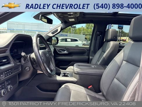Used 2022 Chevrolet Suburban Z71 w/ Luxury Package AWD/4WD image 3