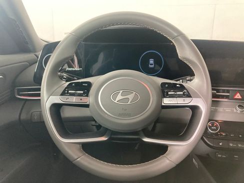 Used 2025 Hyundai Elantra SEL FWD image 6