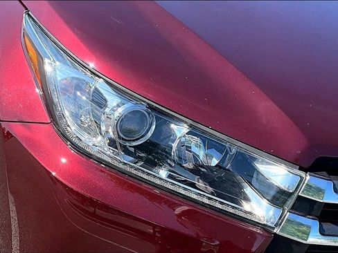 Used 2018 Toyota Highlander Limited AWD/4WD image 33