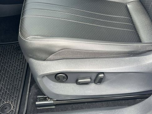 Certified 2023 Volkswagen Tiguan SE FWD image 17