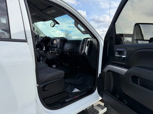 Used 2018 Chevrolet Silverado 2500 LT w/ LT Convenience Package image 29