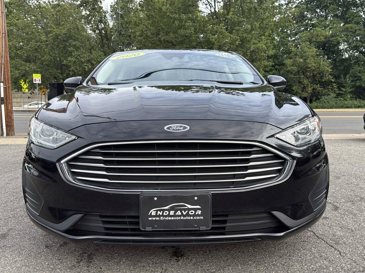 Used 2020 Ford Fusion SE FWD image 2