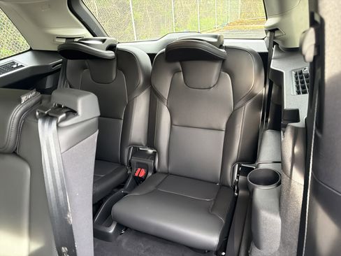 Certified 2025 Volvo XC90 B5 Core image 33