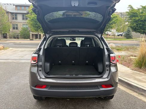 Used 2018 Jeep Compass Limited w/ Navigation Group FWD image 8