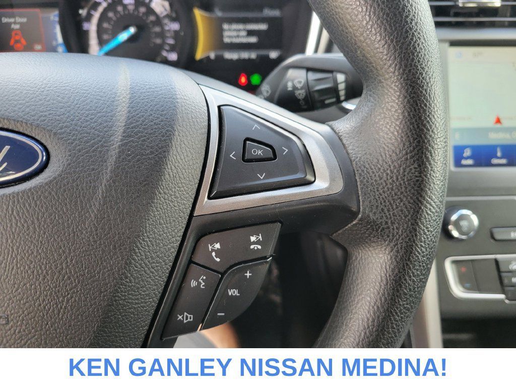 Used 2020 Ford Fusion SE FWD image 31