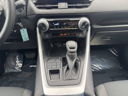 Used 2024 Toyota RAV4 LE AWD/4WD image 11