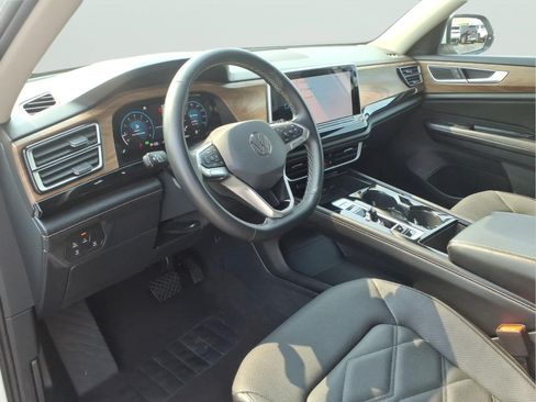 Used 2024 Volkswagen Atlas SE AWD/4WD image 7