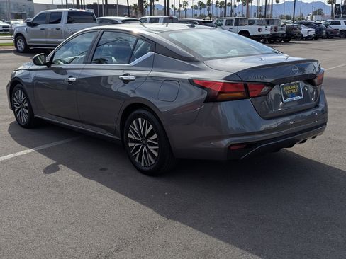 Used 2024 Nissan Altima 2.5 SV image 4