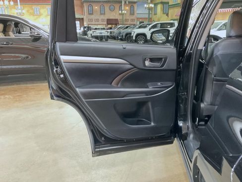 Used 2019 Toyota Highlander XLE w/ Protection Package #3 image 21