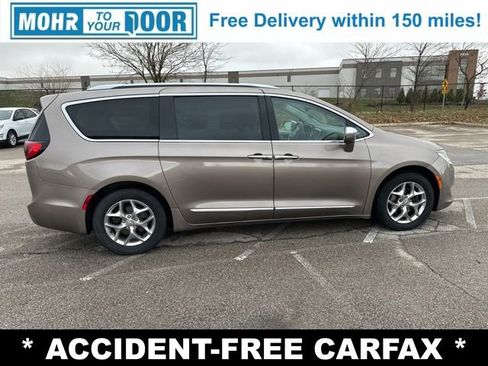 Used 2018 Chrysler Pacifica Limited image 8