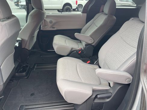 Used 2025 Toyota Sienna LE w/ LE Plus Package FWD image 12