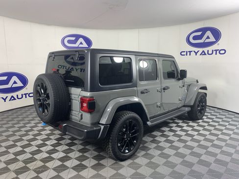 Used 2022 Jeep Wrangler Unlimited Sahara AWD/4WD image 3