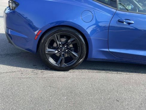 Used 2021 Chevrolet Camaro LT w/ RS Package RWD image 7