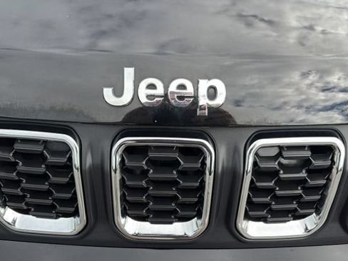 Used 2025 Jeep Compass Latitude AWD/4WD image 27