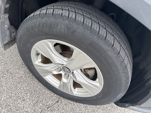 Used 2020 Toyota RAV4 XLE image 8