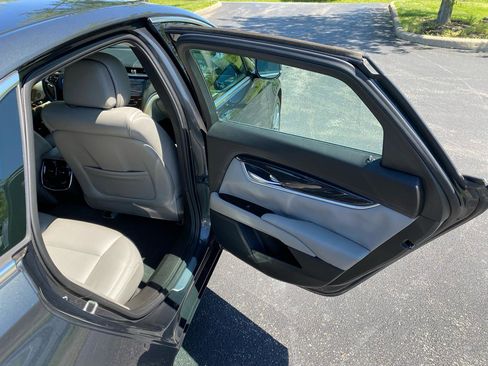 Used 2013 Cadillac XTS Luxury FWD image 19