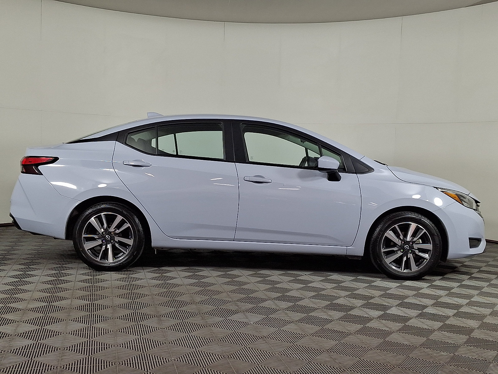 Used 2025 Nissan Versa SV FWD image 10