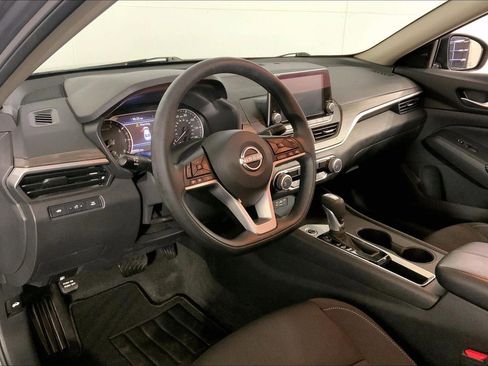 Used 2025 Nissan Altima 2.5 SV image 14