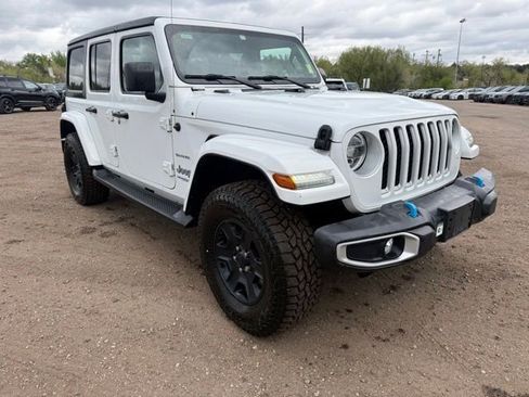 Used 2022 Jeep Wrangler Unlimited Sahara w/ Cold Weather Group AWD/4WD image 7