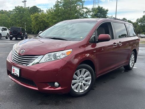 Used 2017 Toyota Sienna XLE w/ XLE Navigation Package AWD/4WD image 1
