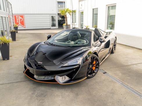 Used 2018 McLaren 570S Spider RWD image 3