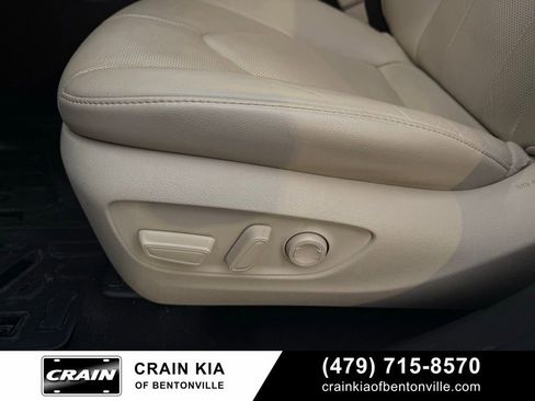 Used 2022 Toyota Highlander Limited image 12