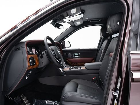 Certified 2023 Rolls-Royce Cullinan AWD/4WD image 15