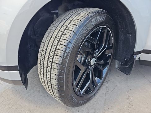 Used 2023 Land Rover Range Rover Evoque R-Dynamic SE image 33