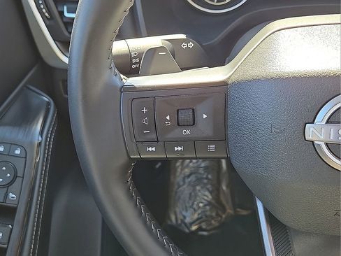 Used 2025 Nissan Rogue SV image 18