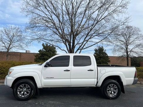 Used 2013 Toyota Tacoma PreRunner w/ SR5 Pkg RWD image 2