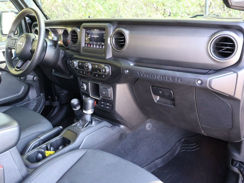 Used 2022 Jeep Wrangler Sport image 37