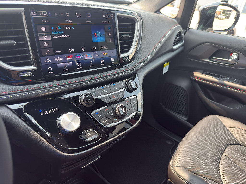 New 2027 Chrysler Pacifica Select FWD image 20