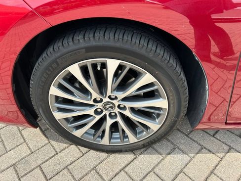 Used 2019 Lexus ES 300h w/ Premium Package FWD image 12
