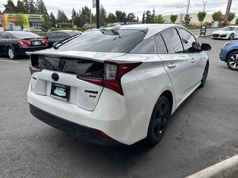 Used 2021 Toyota Prius FWD image 5