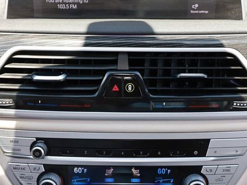 Used 2022 BMW 740i w/ Luxury Rear Seating Package RWD image 42