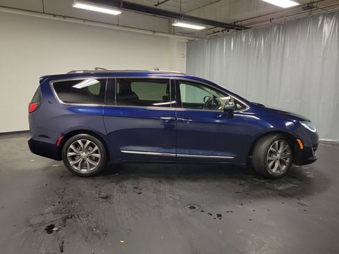 Used 2018 Chrysler Pacifica Limited w/ Tire & Wheel Group image 10