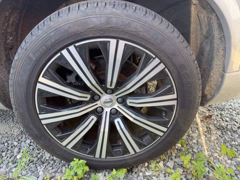 Certified 2024 Volvo XC90 B5 Core w/ Climate Package image 15