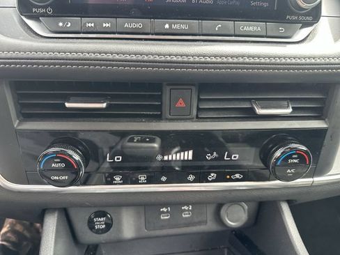 Used 2025 Nissan Rogue SV AWD/4WD image 18