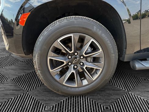 Used 2021 Chevrolet Tahoe Z71 w/ Z71 Signature Package image 9