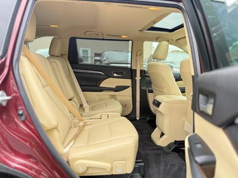 Used 2016 Toyota Highlander Limited AWD/4WD image 28