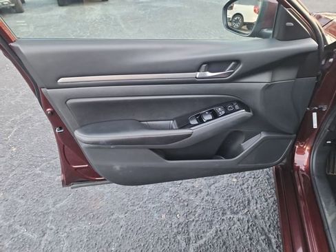 Used 2023 Nissan Altima 2.5 SV image 9