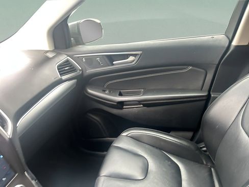 Used 2021 Ford Edge Titanium image 11