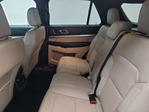 Used 2018 Ford Explorer XLT w/ Equipment Group 202A FWD image 18