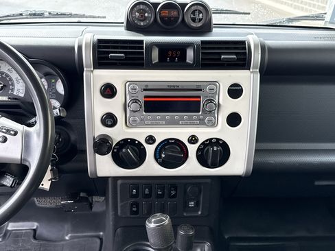 Used 2012 Toyota FJ Cruiser 4WD w/ Convenience Pkg image 13