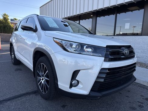 Used 2017 Toyota Highlander SE image 40