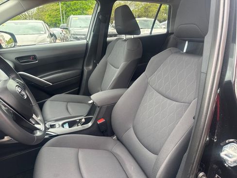 Used 2023 Toyota Corolla Cross LE w/ Moonroof Package AWD/4WD image 15