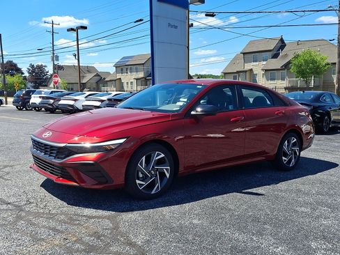 Certified 2025 Hyundai Elantra Sport FWD image 3
