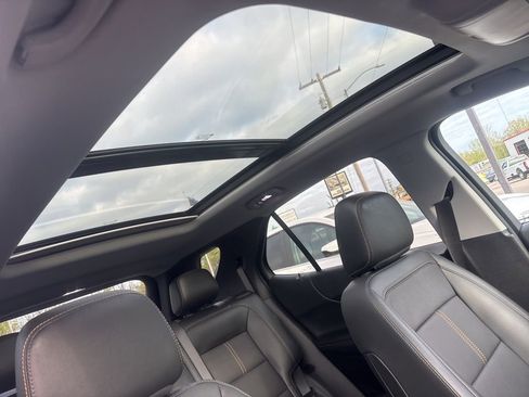 Used 2023 Chevrolet Equinox Premier image 9