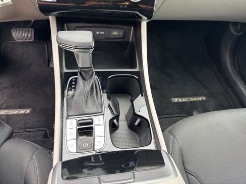 Used 2023 Hyundai Tucson SE image 18